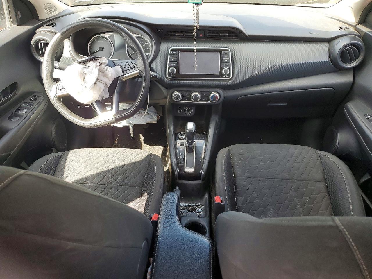 Nissan Kicks S