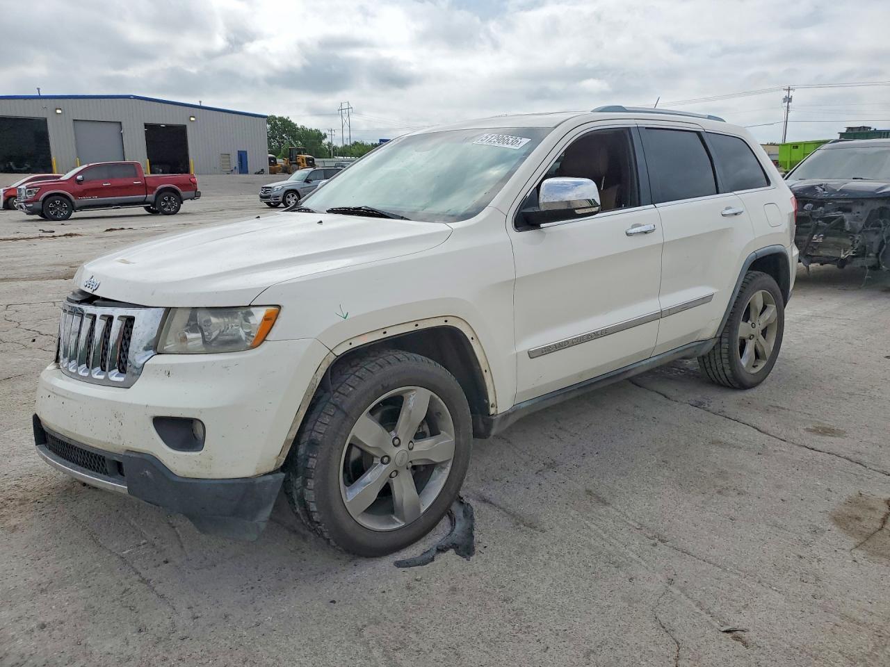 Salvage Jeep Cherokee Image