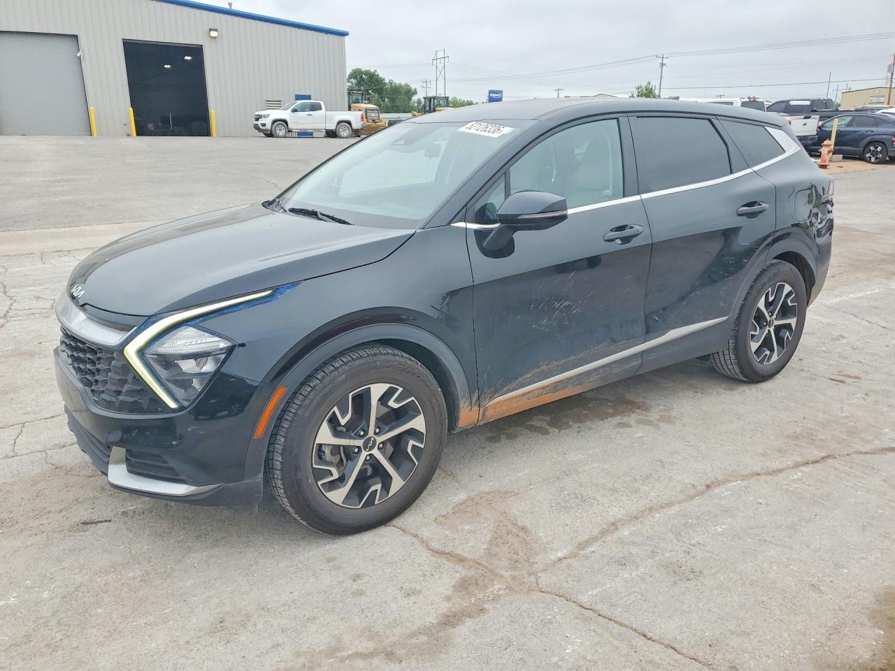 Salvage Kia Sportage Image