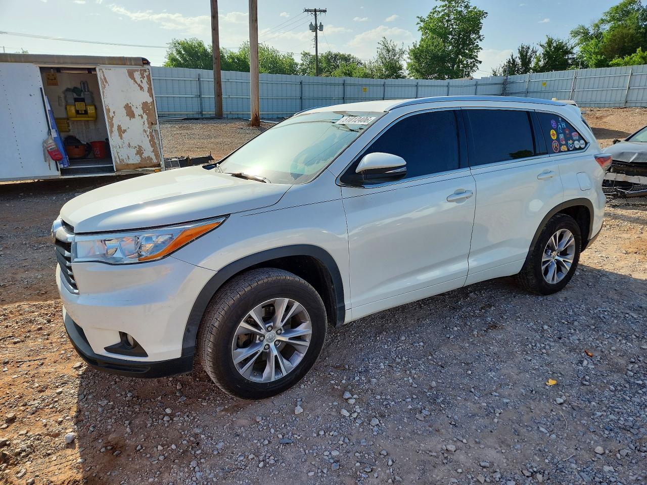 Salvage Toyota Highlander Image