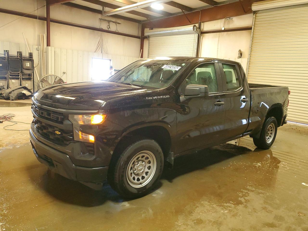 Salvage Chevrolet Silverado Image