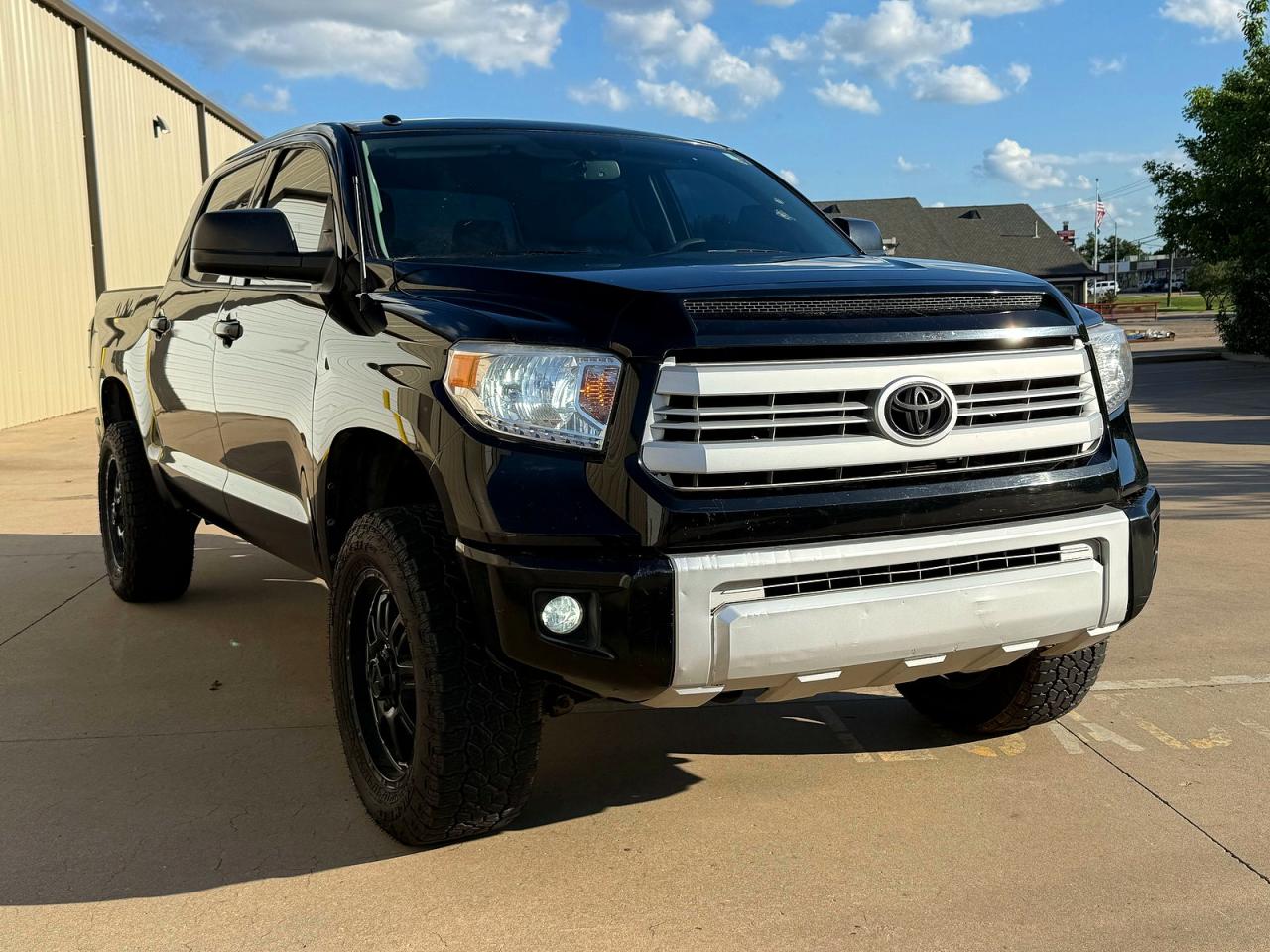 Salvage Toyota Tundra Image
