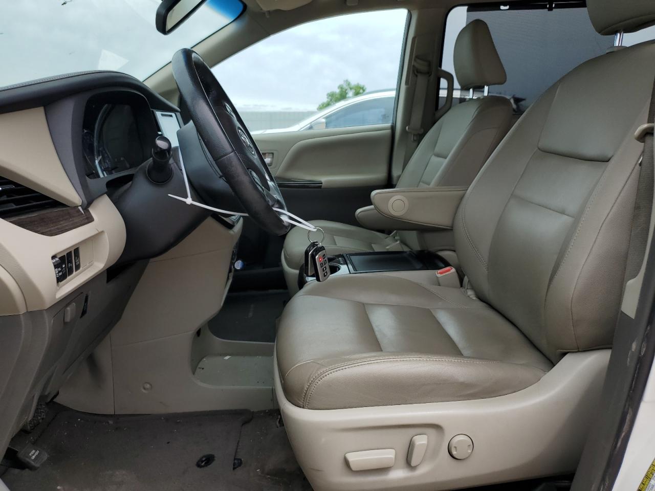 Toyota Sienna Xle 8-passenger
