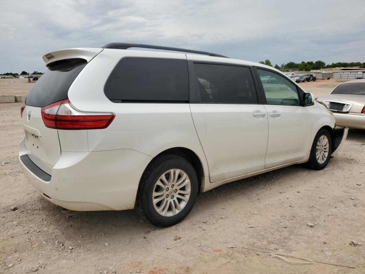 Toyota Sienna Xle 8-passenger