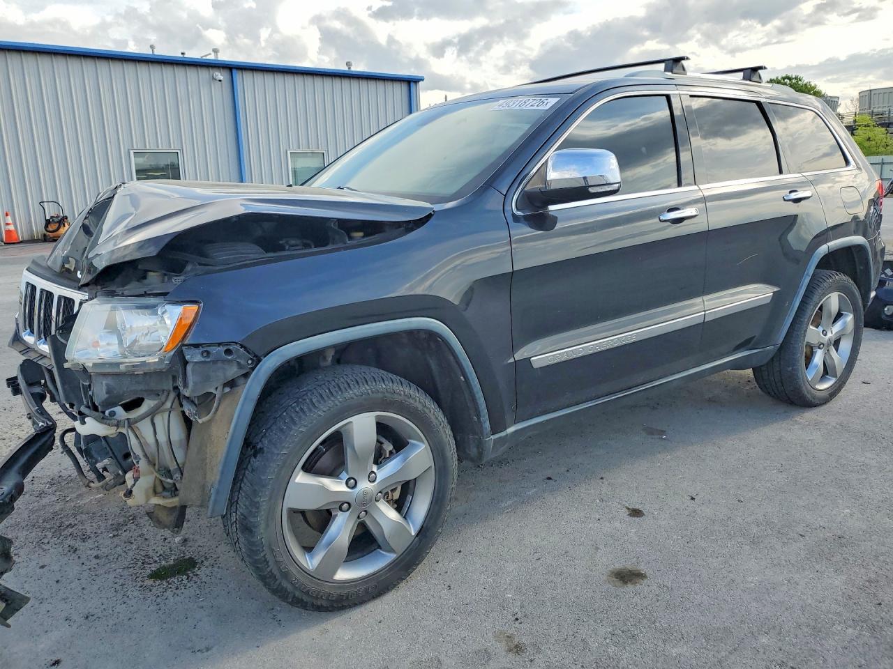 Salvage Jeep Cherokee Image