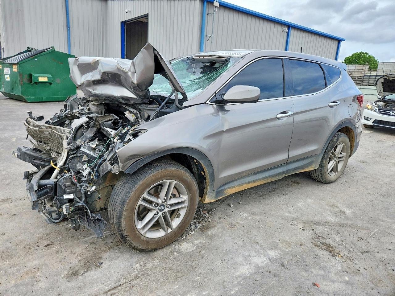 Salvage Hyundai SANTA FE Image