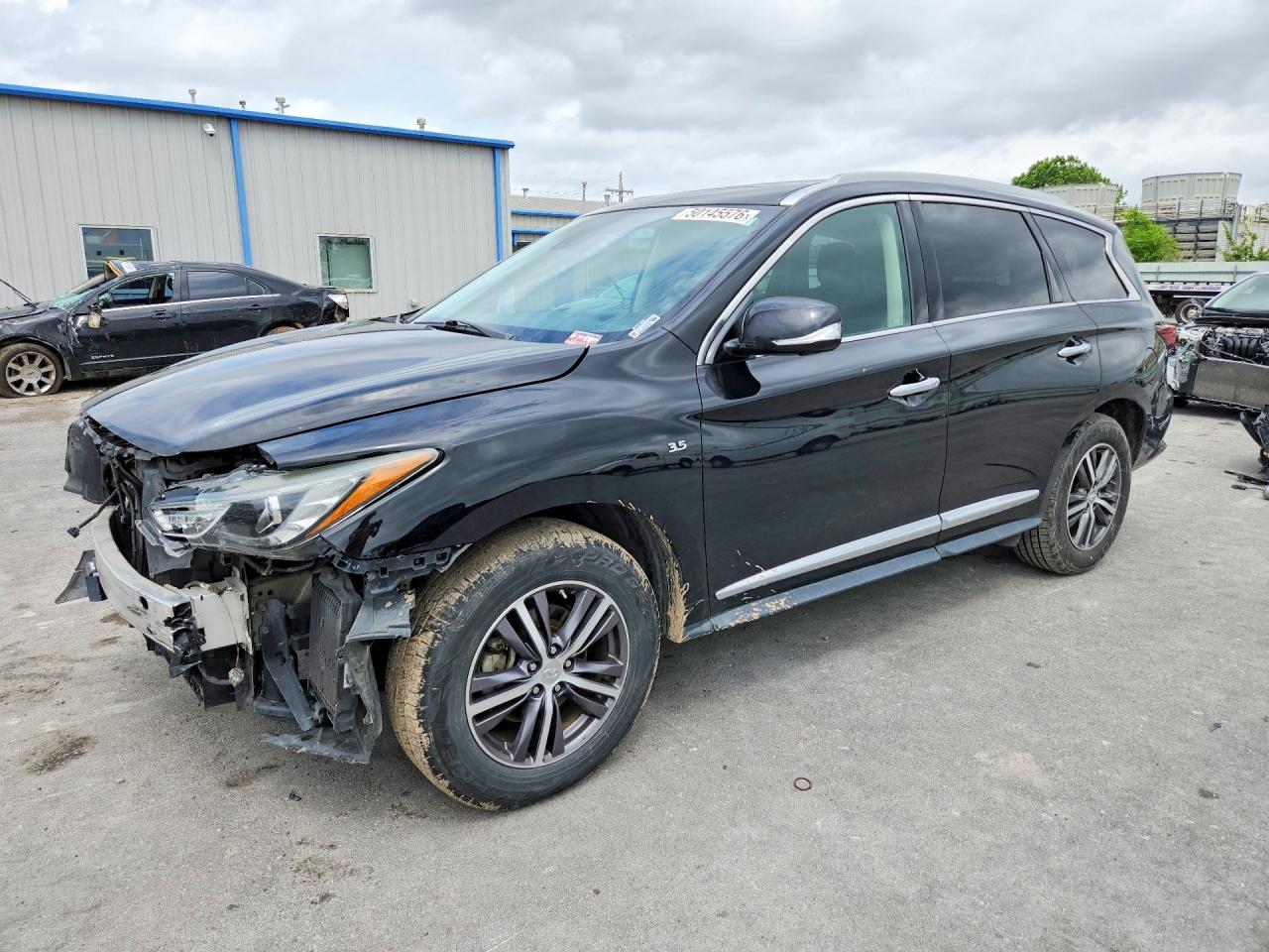 Salvage INFINITI Qx Image