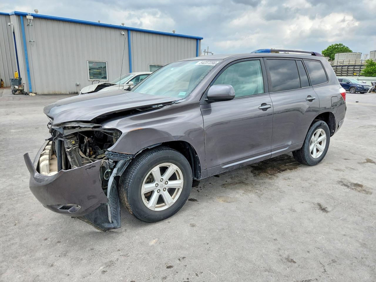 Salvage Toyota Highlander Image