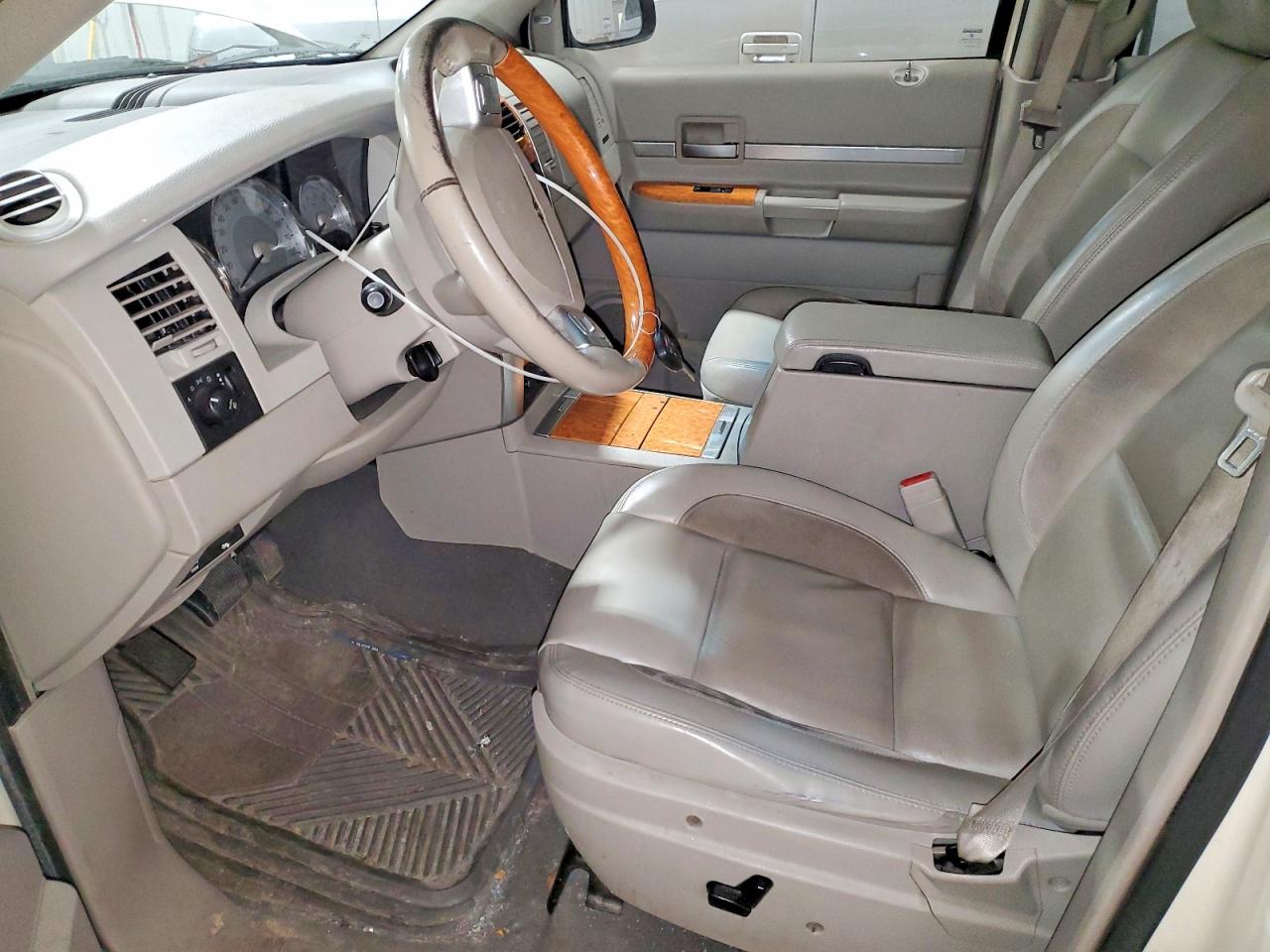 Chrysler Aspen Limited