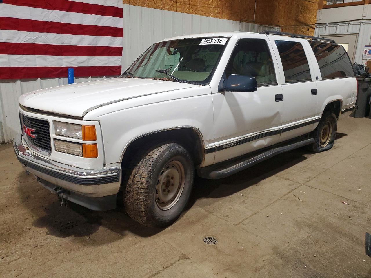 Salvage GMC Suburban Image