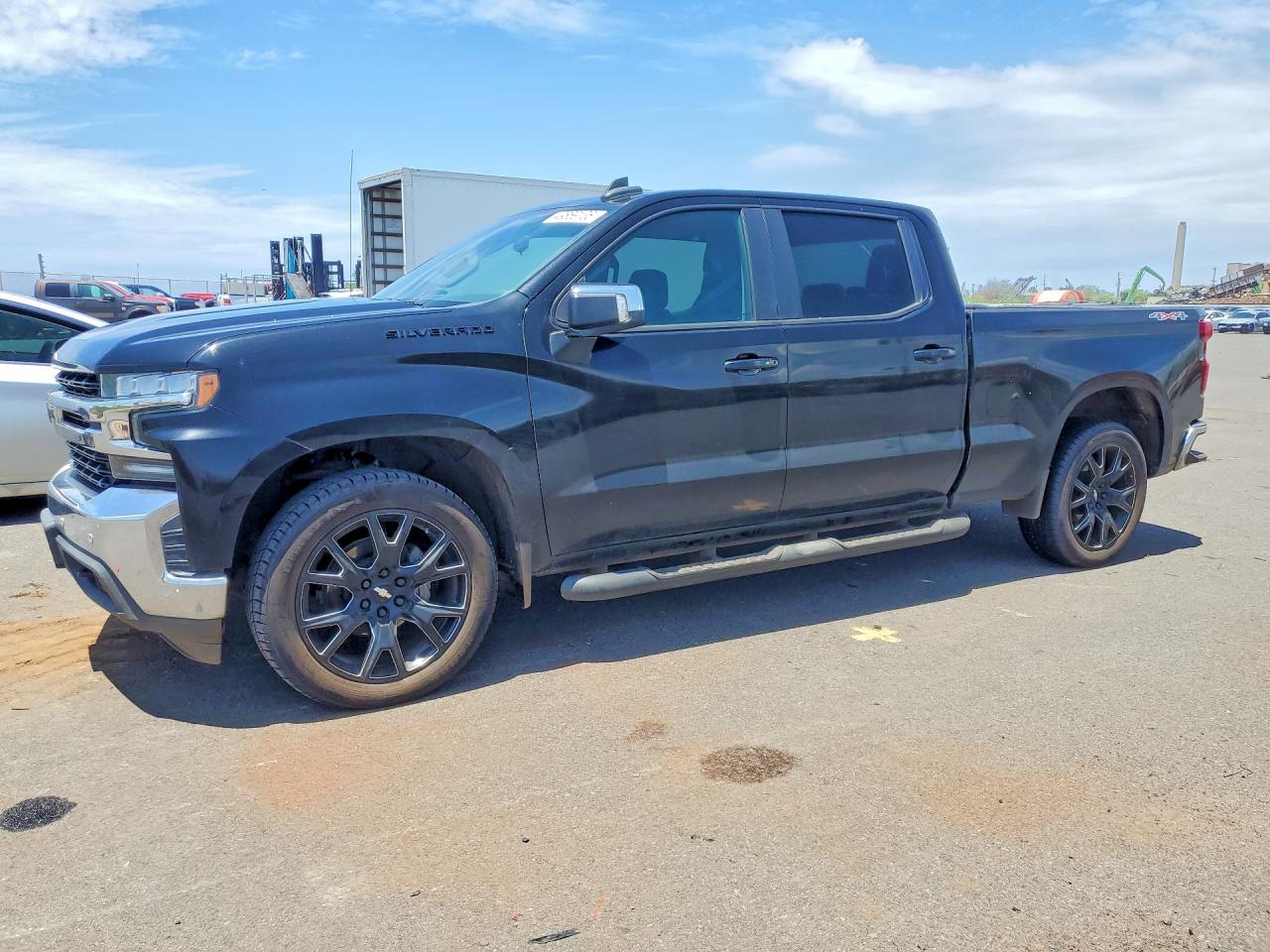 Salvage Chevrolet Silverado Image