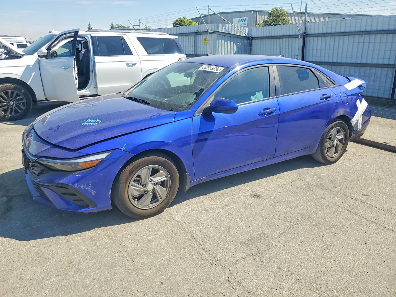Salvage Hyundai ELANTRA Image