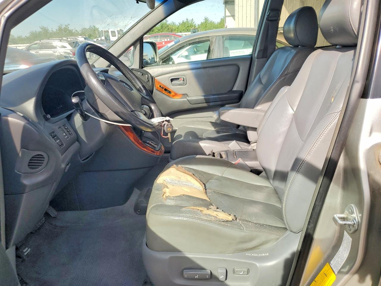 Lexus RX Base