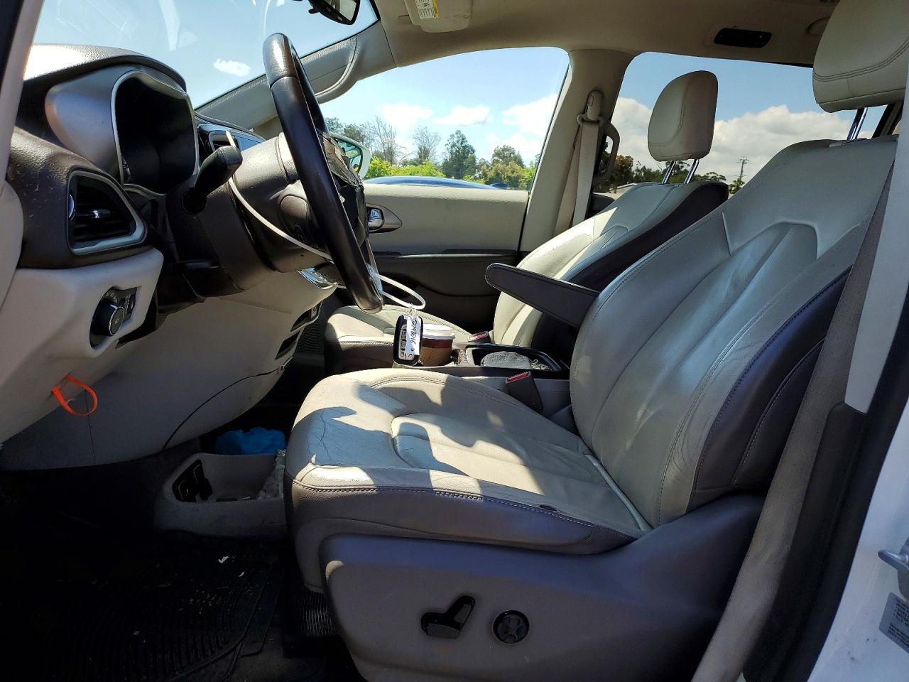 Chrysler Pacifica Touring L