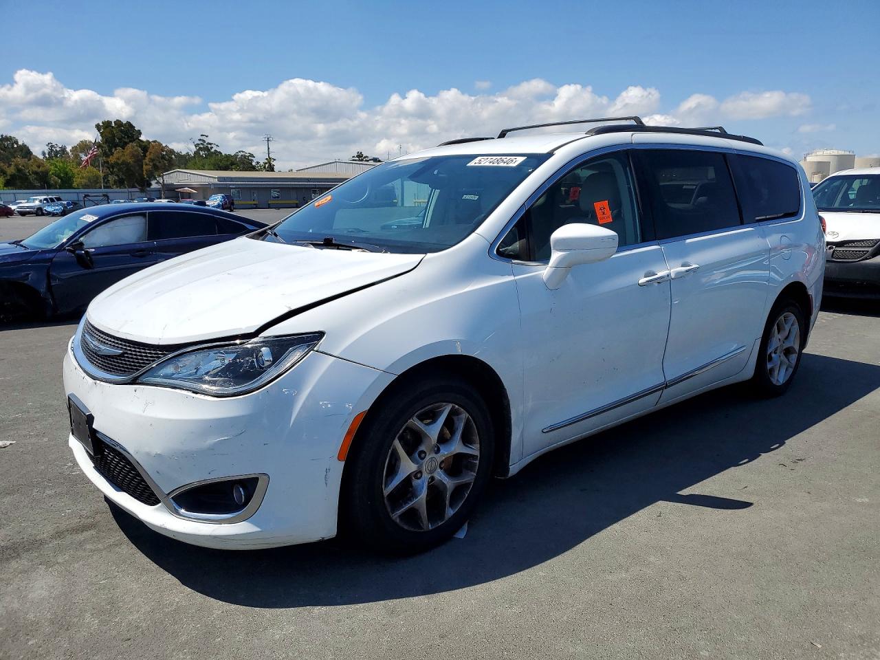 Salvage Chrysler Pacifica Image