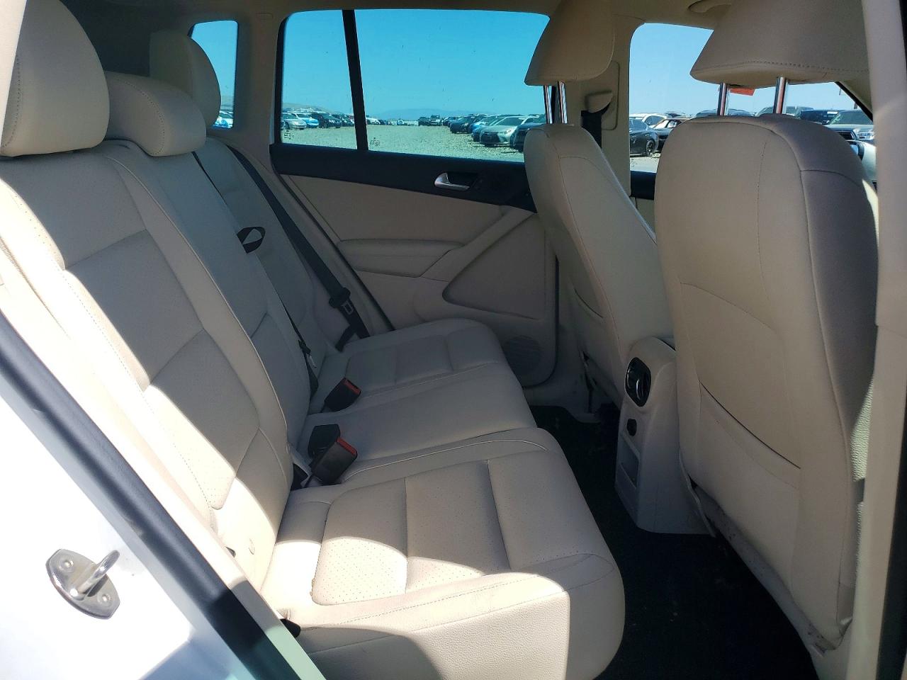 Volkswagen Tiguan S