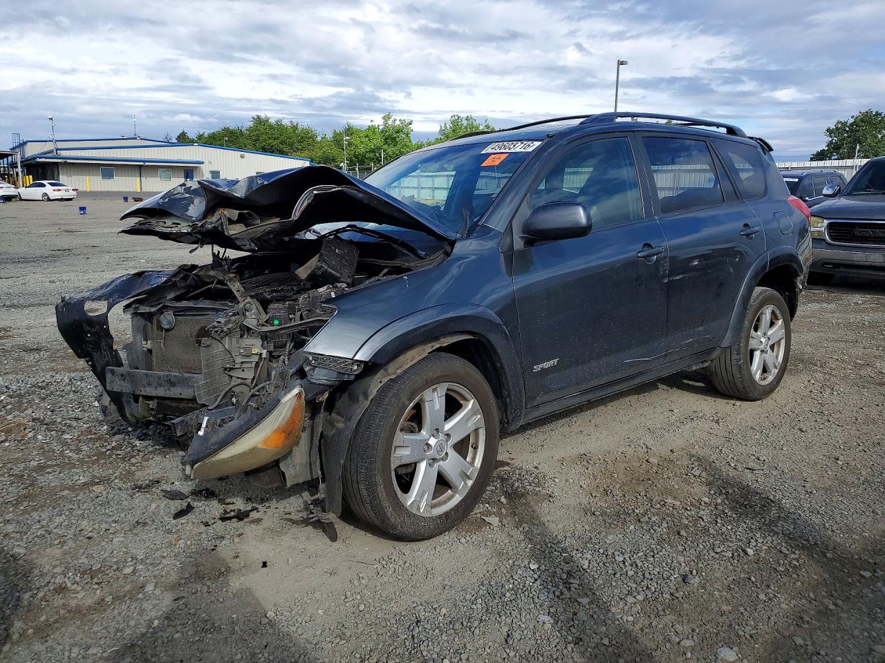 Salvage Toyota RAV4 Image