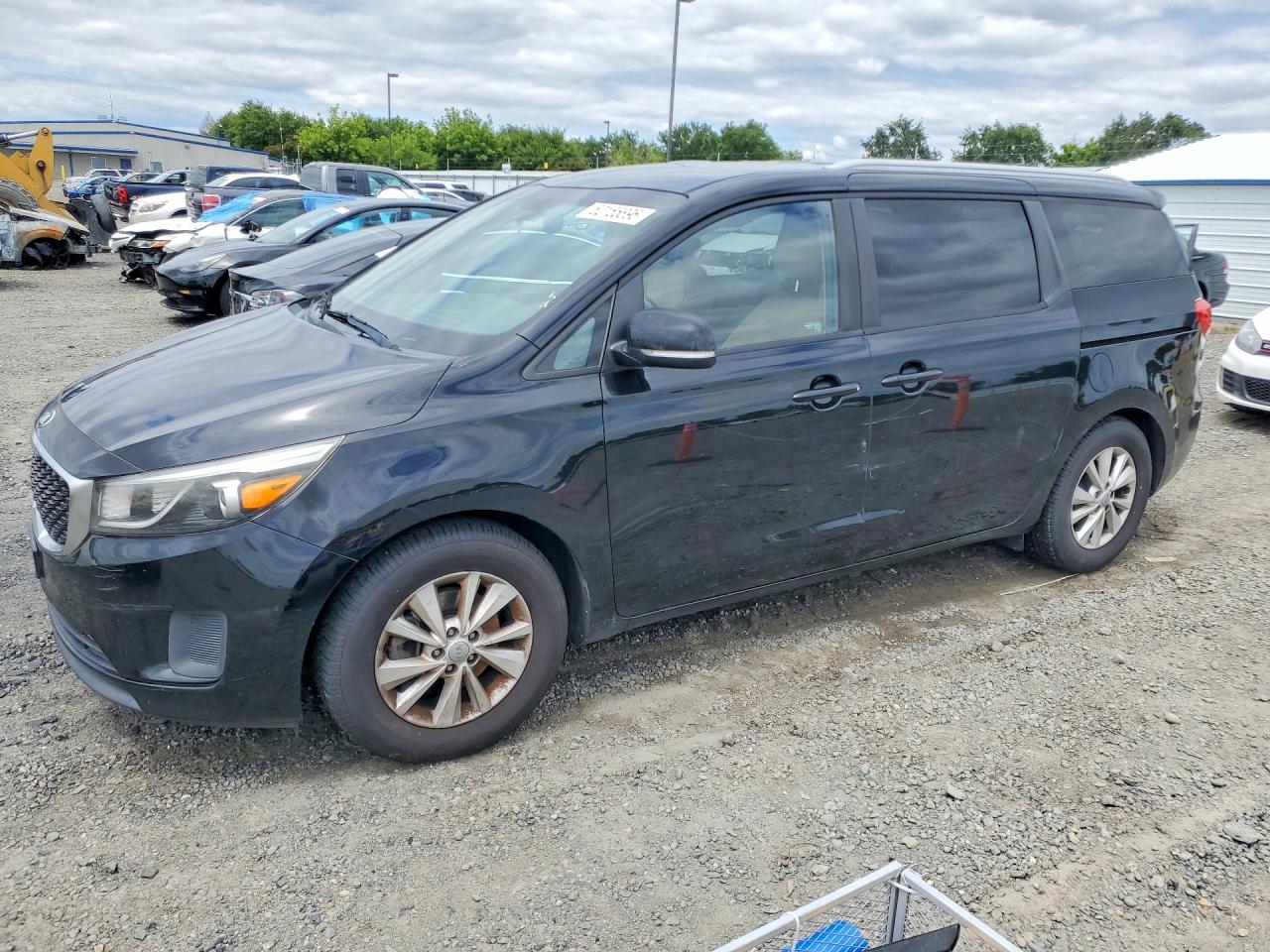 Salvage Kia Sedona Image