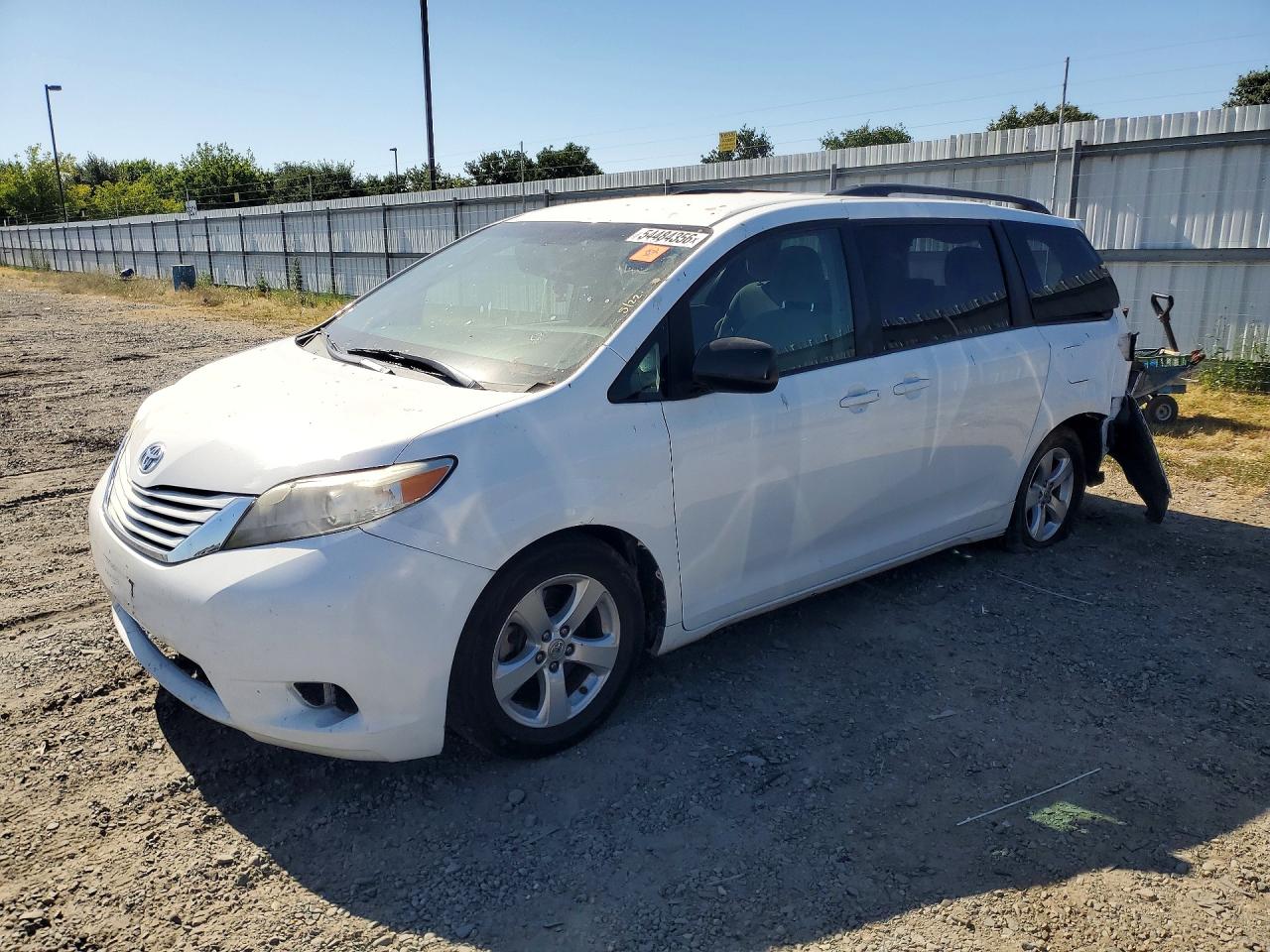 Salvage Toyota Sienna Image