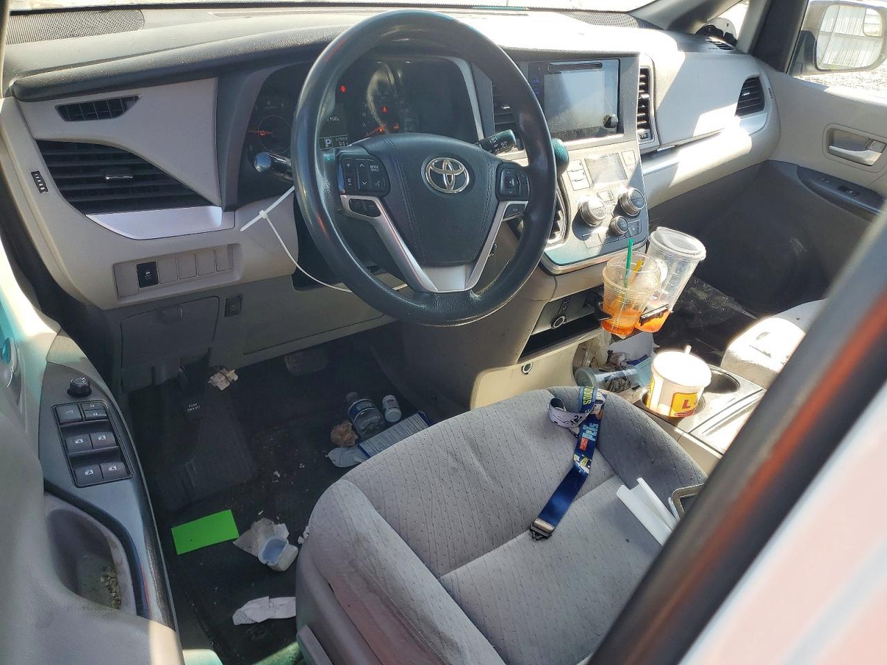 Toyota Sienna Le
