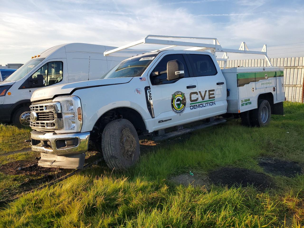 Salvage Ford F-350 Image