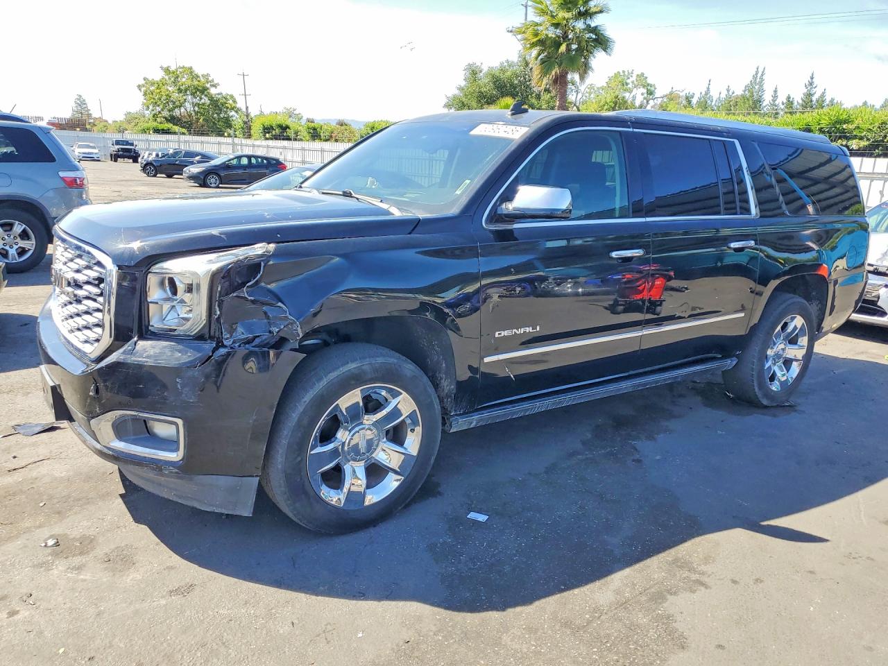 Salvage GMC Yukon Image