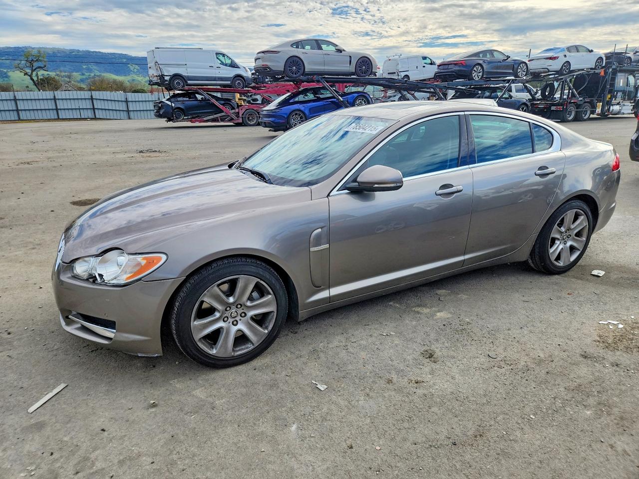 Salvage Jaguar XF Image