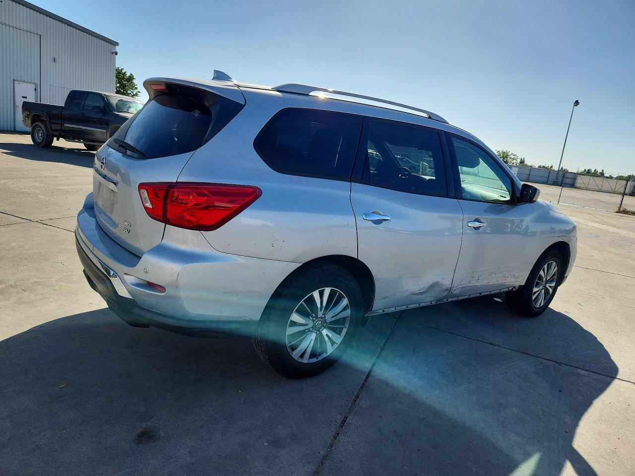 Nissan Pathfinder Sv