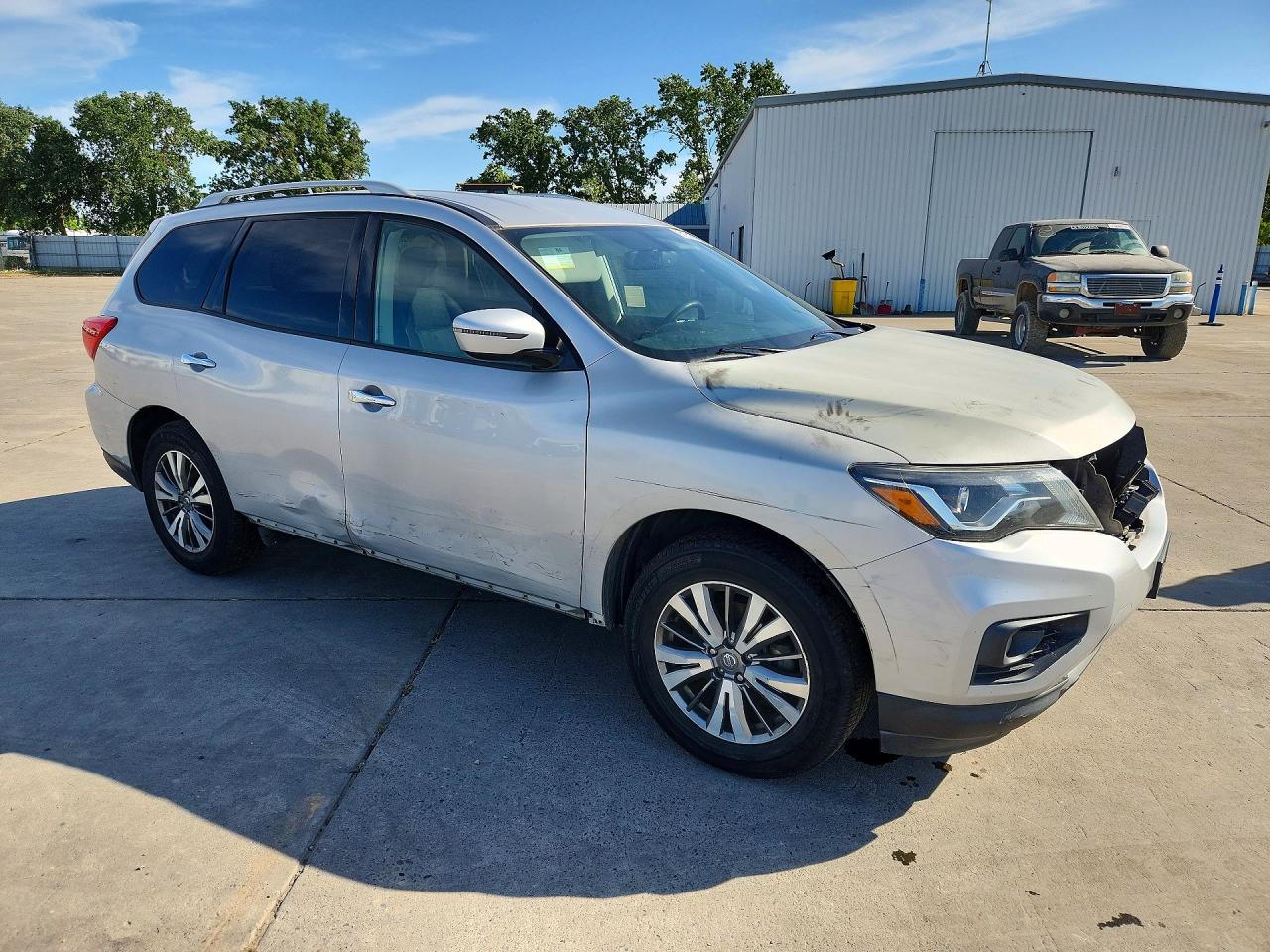 Nissan Pathfinder Sv