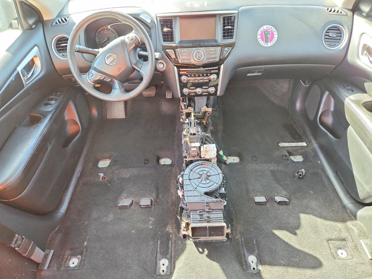 Nissan Pathfinder Sv