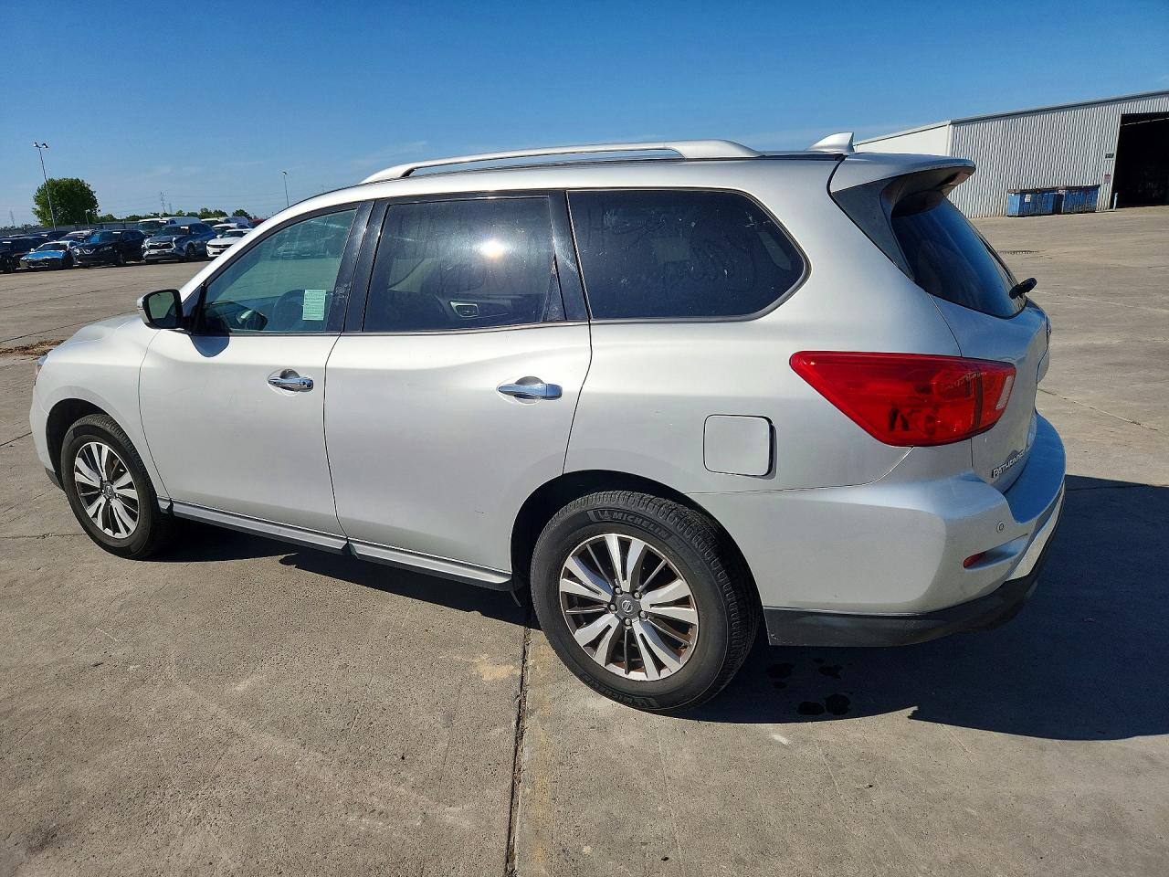 Nissan Pathfinder Sv