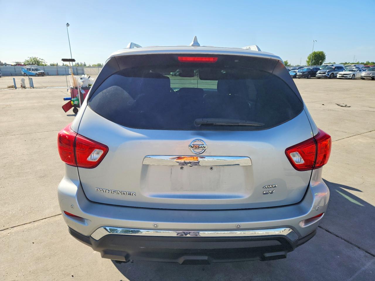 Nissan Pathfinder Sv