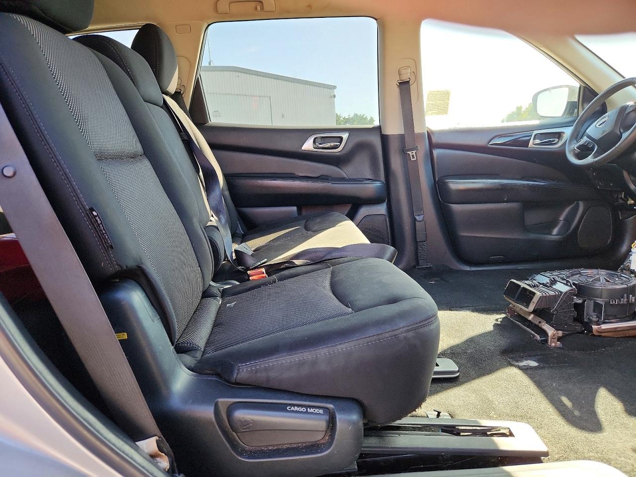 Nissan Pathfinder Sv