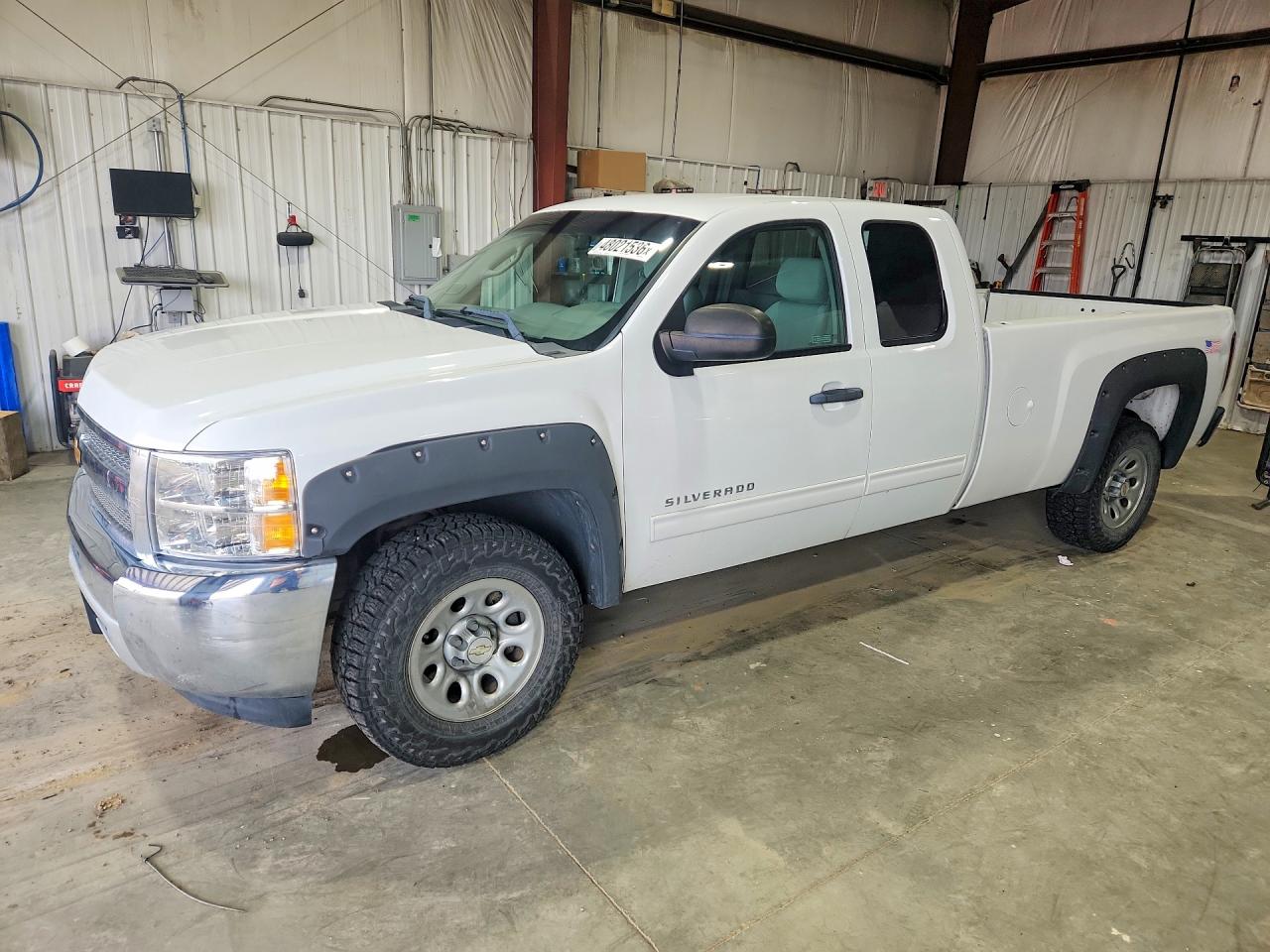 Salvage Chevrolet Silverado Image