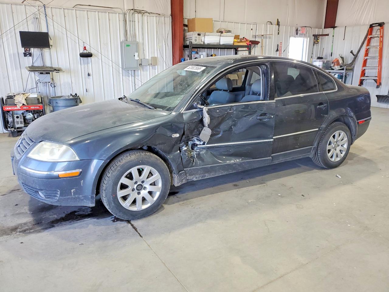 Salvage Volkswagen Passat Image
