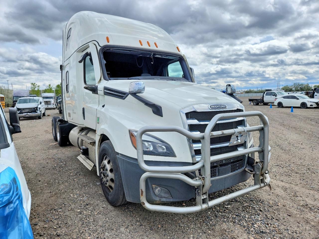 Salvage Freightliner Cascadia 126 Image