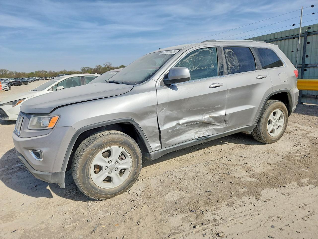 Salvage Jeep Grand Cherokee Image
