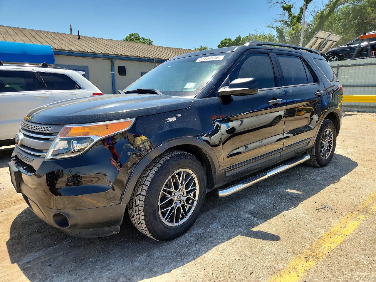 Salvage Ford Explorer Image