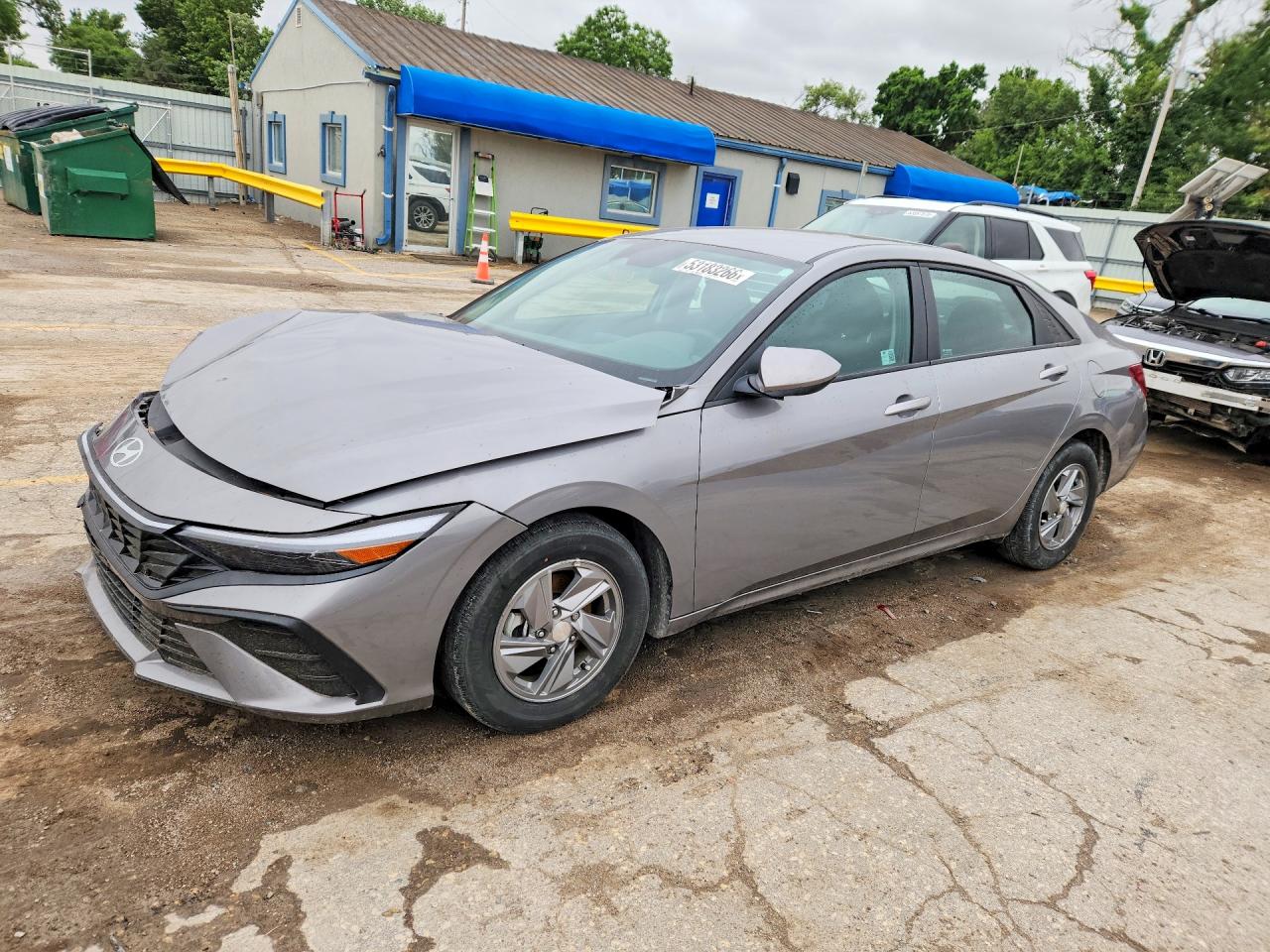 Salvage Hyundai ELANTRA Image