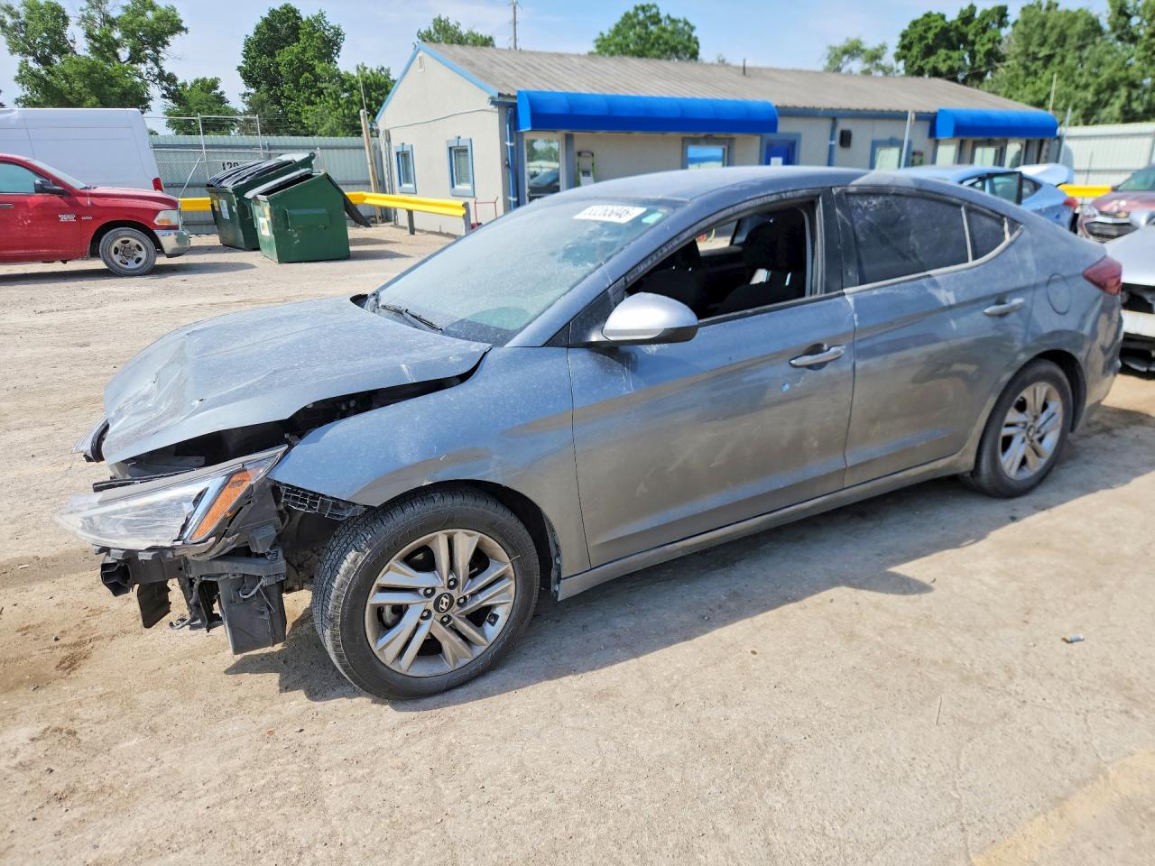 Salvage Hyundai ELANTRA Image