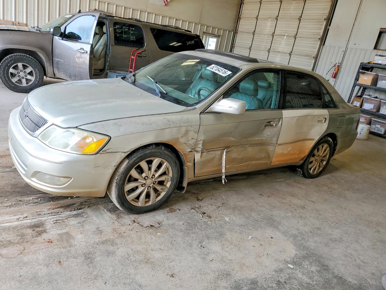 Salvage Toyota Avalon Image