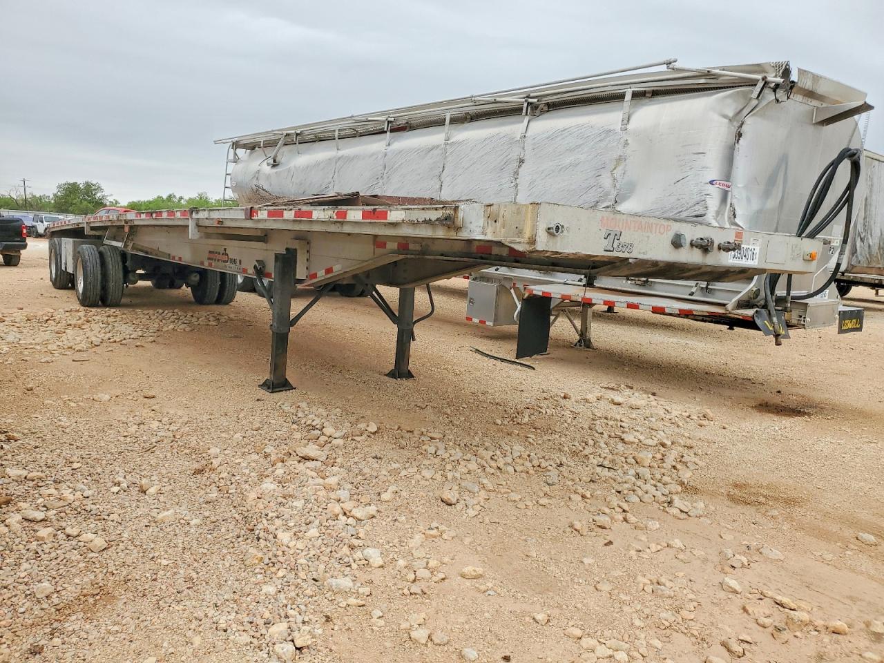 Salvage Benson International Trailers Image