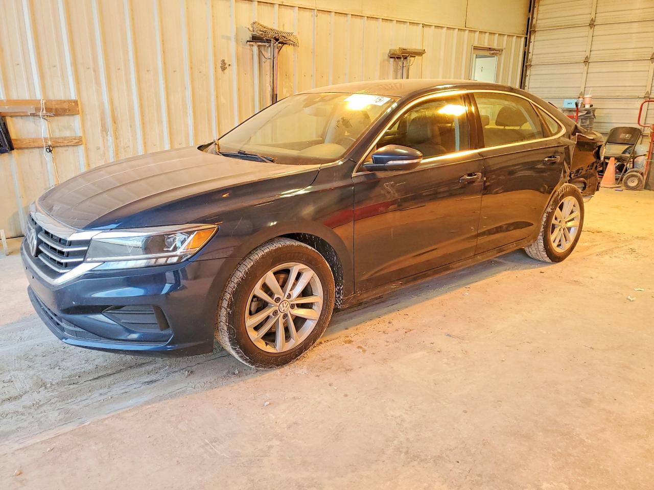 Salvage Volkswagen Passat Image