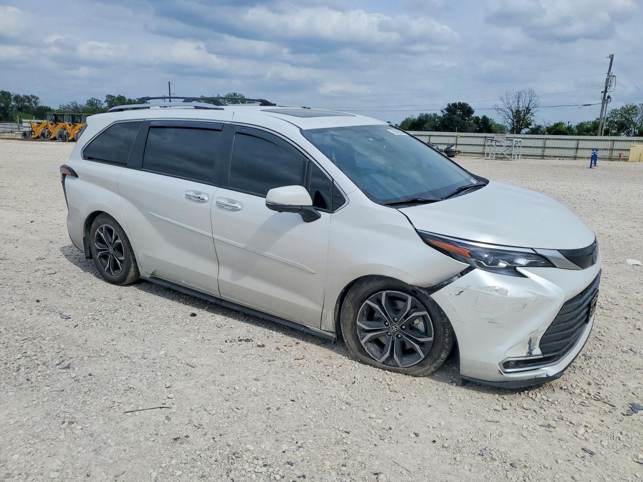 Toyota Sienna Platinum 7-passenger