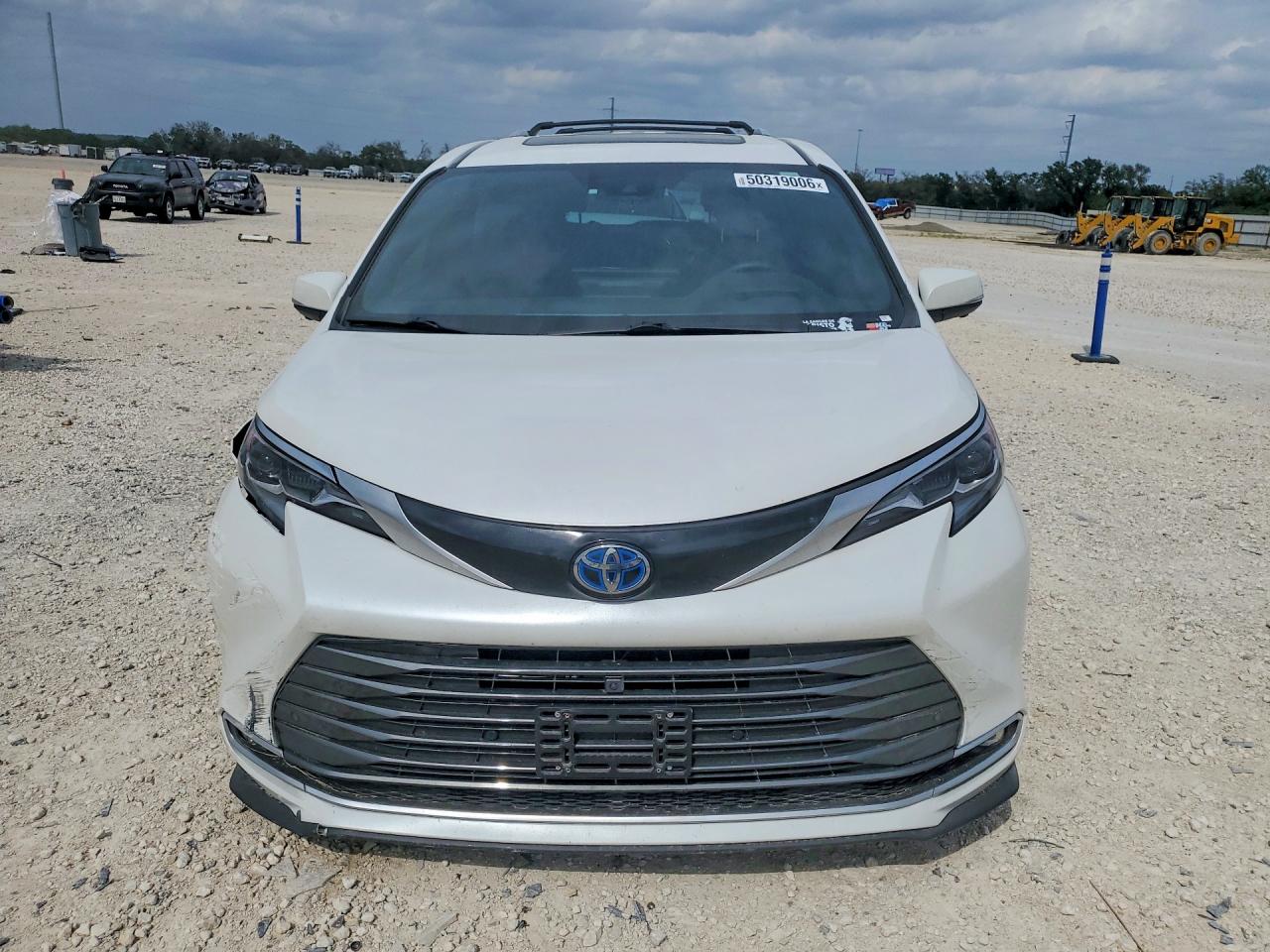 Toyota Sienna Platinum 7-passenger