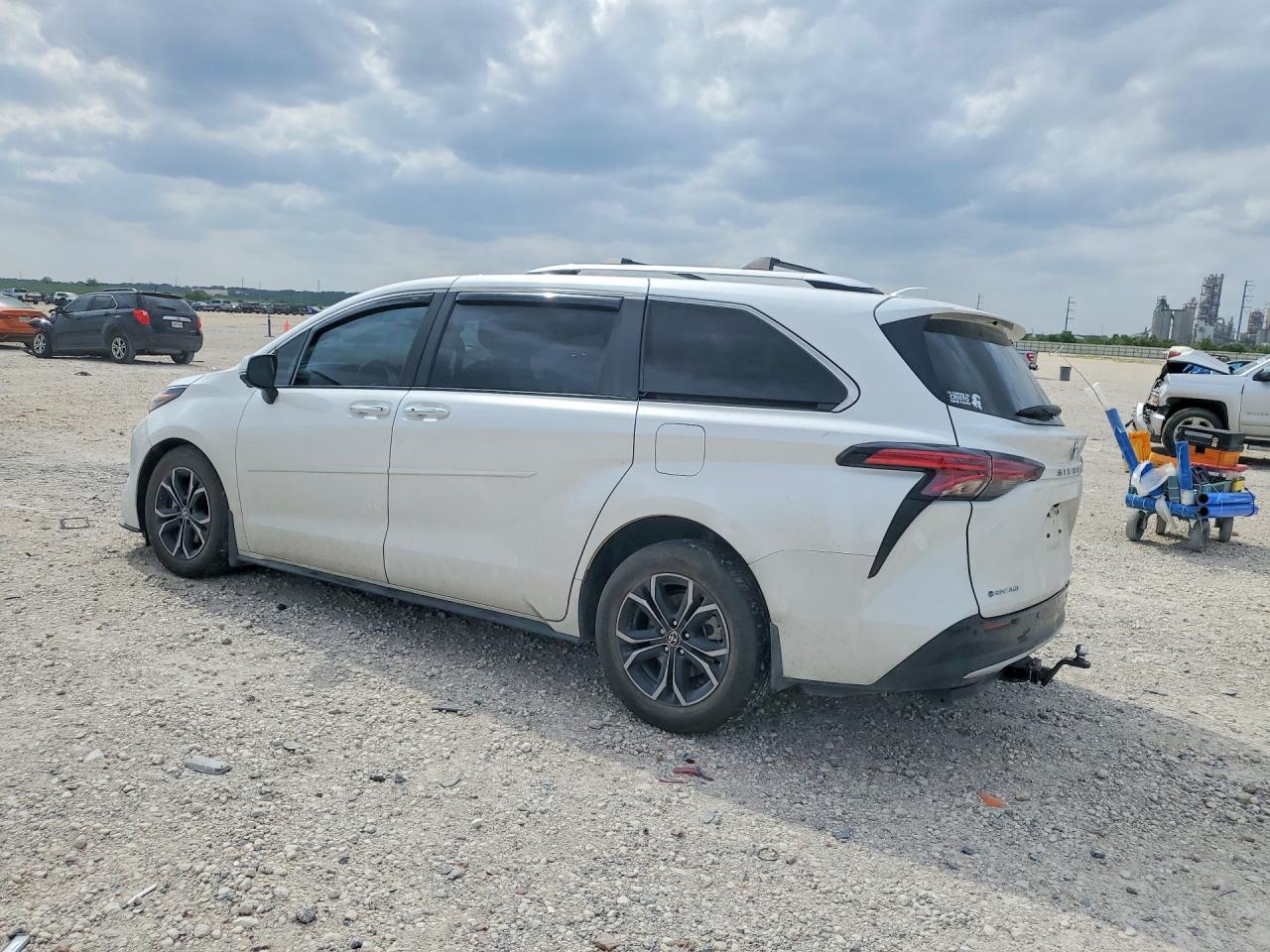 Toyota Sienna Platinum 7-passenger
