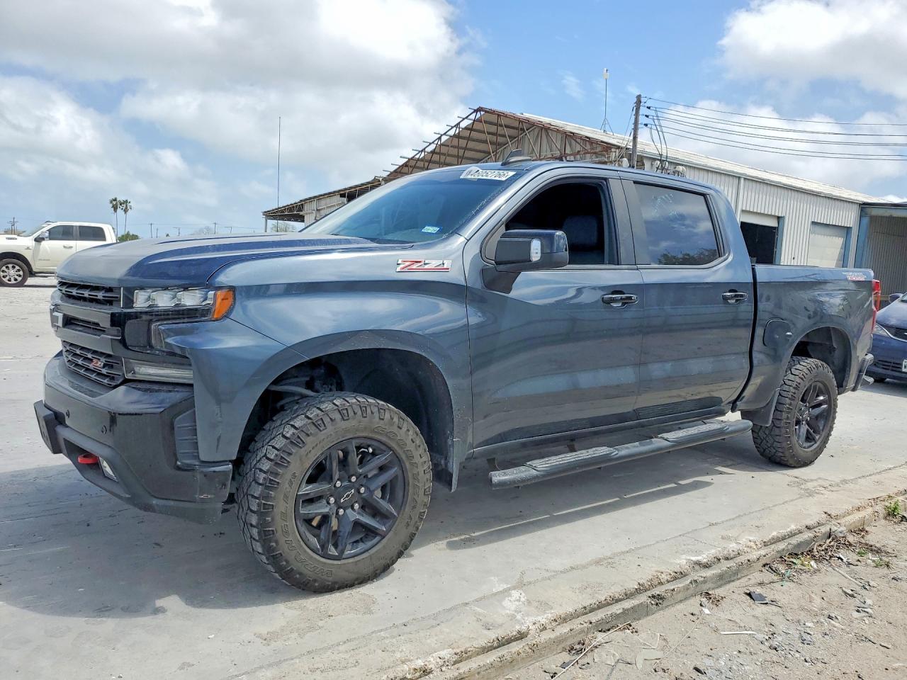 Salvage Chevrolet Silverado Image
