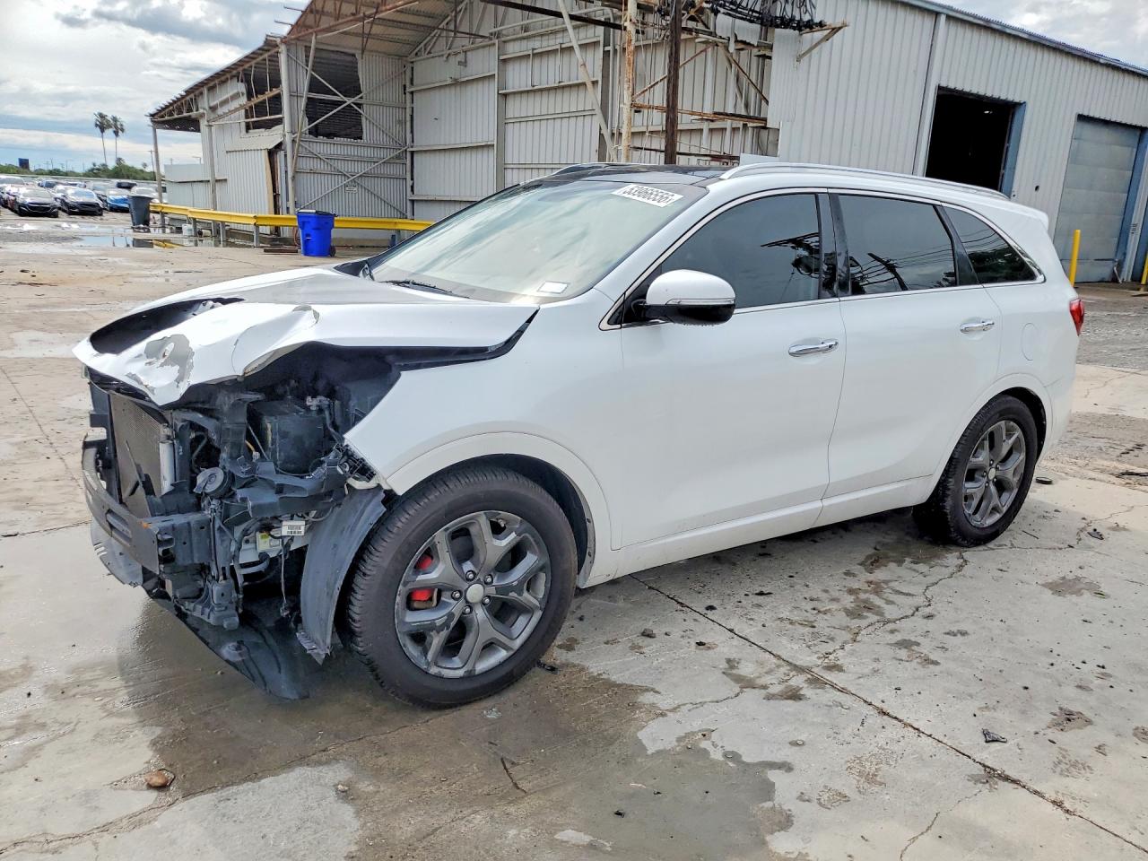 Salvage Kia Sorento Image