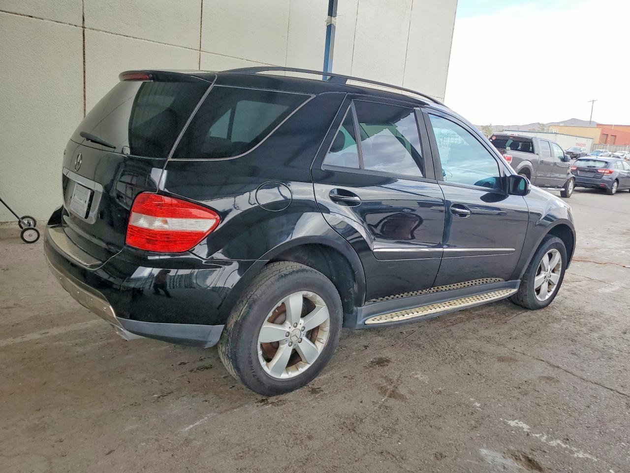 Mercedes-Benz M-Class 500