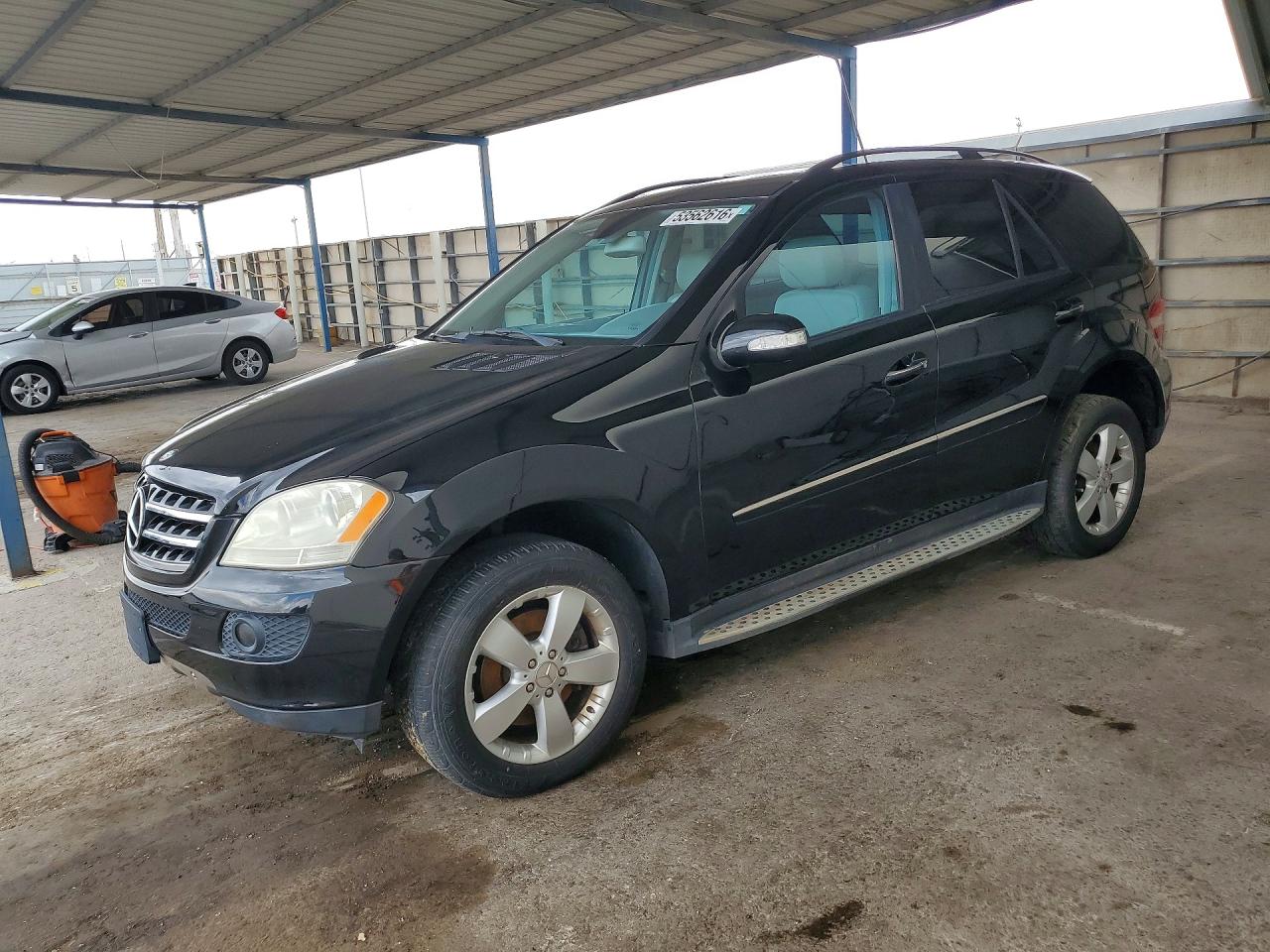 Salvage Mercedes-Benz M-Class Image